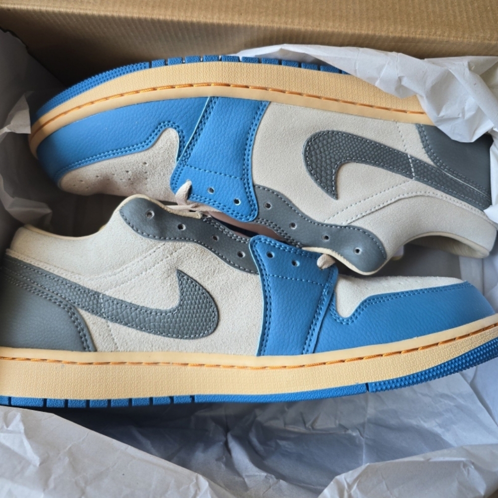 Nike Air Jordan 1 Low Vintage UNC Grey Carolina  NIB 12 - Picture 2 of 5